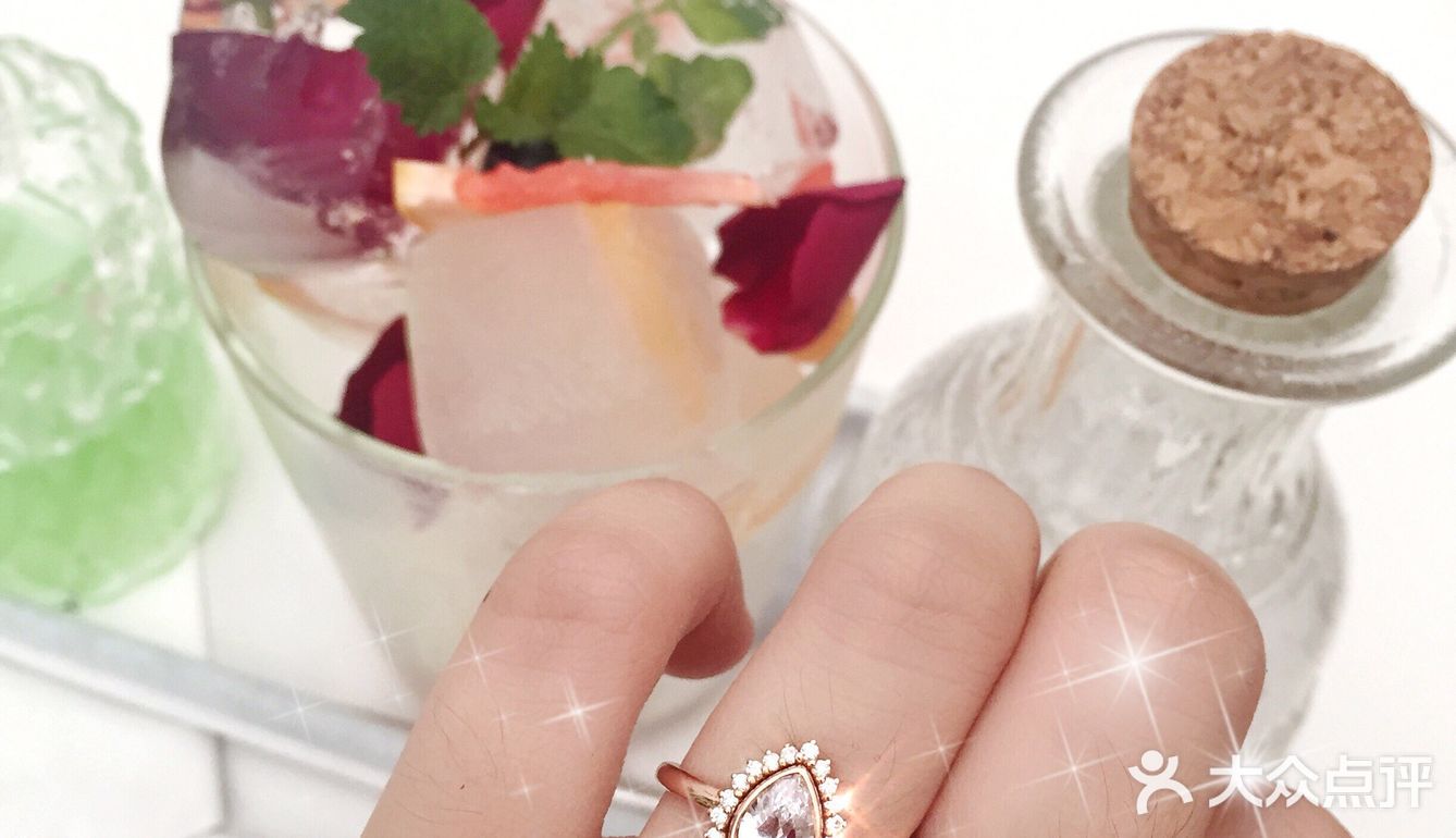 别低头皇冠👑会掉，婚戒💍中的皇后“达芙妮”💎