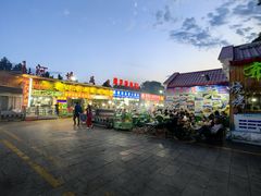 -布尔津河堤夜市