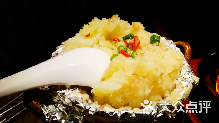 火色烧烤具乐部锡纸土豆图片 - 第2张