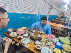 -洞庭洲·防空洞火锅·烧烤·铜锅涮肉(新百广场店)