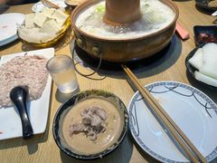 -洞庭洲·防空洞火锅·铜锅涮肉·烧烤(新百广场店)