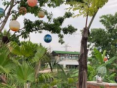 -茅草房·河畔园林火锅
