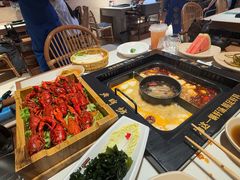 -老牌坊云南鱼豆花火锅(哈西万达店)