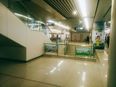 -新百广场(地铁站)