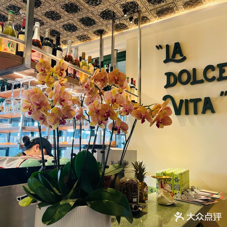 Oeat经开永旺新店！气氛感满满的西餐厅浪漫约会圣地[调皮][胜利]