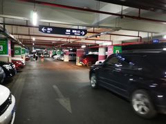 -湖滨银泰in77 C区-停车场