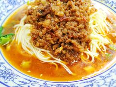 -渝之汇牛肉豌杂面