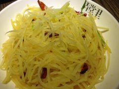 酸辣土豆丝-弄堂里