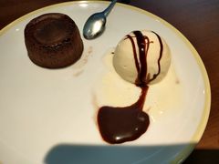 巧克力熔岩蛋糕配香草冰激凌-萨莉亚意式餐厅(大宁音乐广场店)