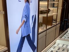 -J-Optical佳视明眼镜·蔡司视觉(青岛金茂览秀城店)