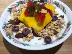 酸奶水果麦片碗-Dough&Joe团憩(瑞虹天地月亮湾店)