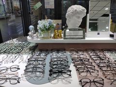 -GOOMI久米眼镜·蔡司·依视路·明月官方授权店(龙德紫金店)