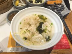鲜肉小馄饨-馋三尺蟹粉小笼(人民广场店)