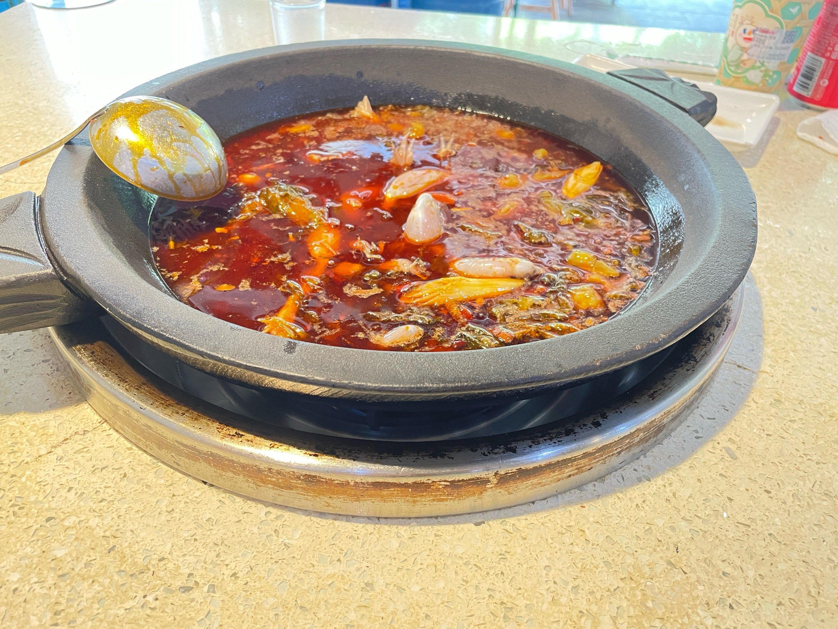 热气腾腾的石锅苗苗鱼