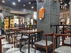 -愉肴麻辣香锅(中山路店)