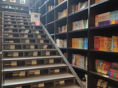 -钟书阁(松江泰晤士小镇店)