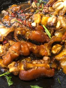推荐:地锅猪蹄干煸鸡烤椒皮蛋羊肉串香辣茄子查看全部又双叒叕来了!