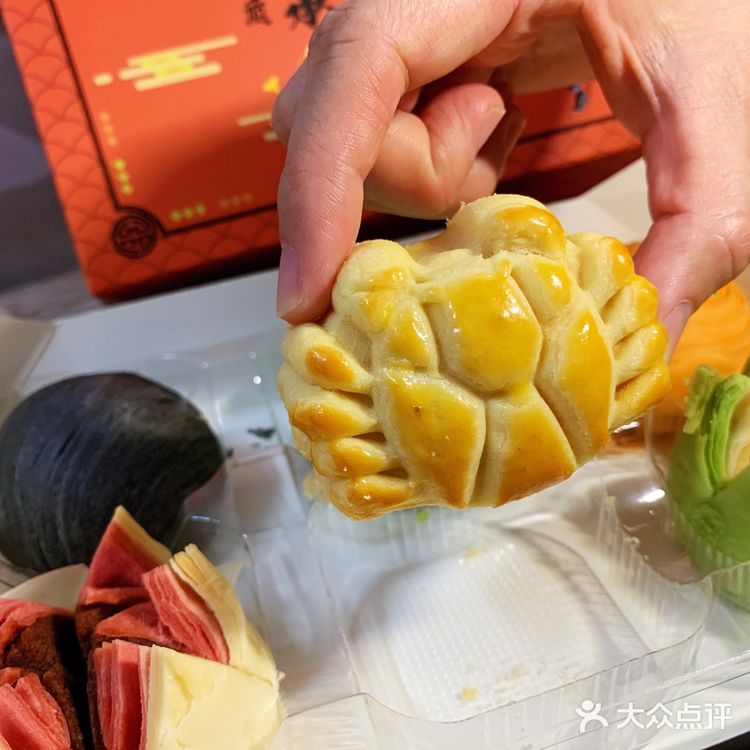 广州旅游必buy手信之一的陶陶居饼家，开来广州市中心啦！