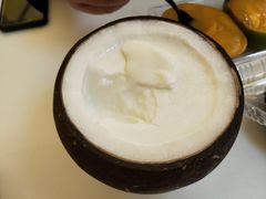 -志龙皇冠吃货椰子铺