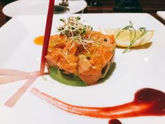 鲑鱼牛油果沙拉-MIX Restaurant & Bar