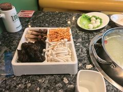 -一席地·本地鸡窝·杭帮鸡火锅(萧山银隆百货店)