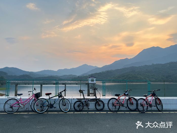 七寨湖公园图片