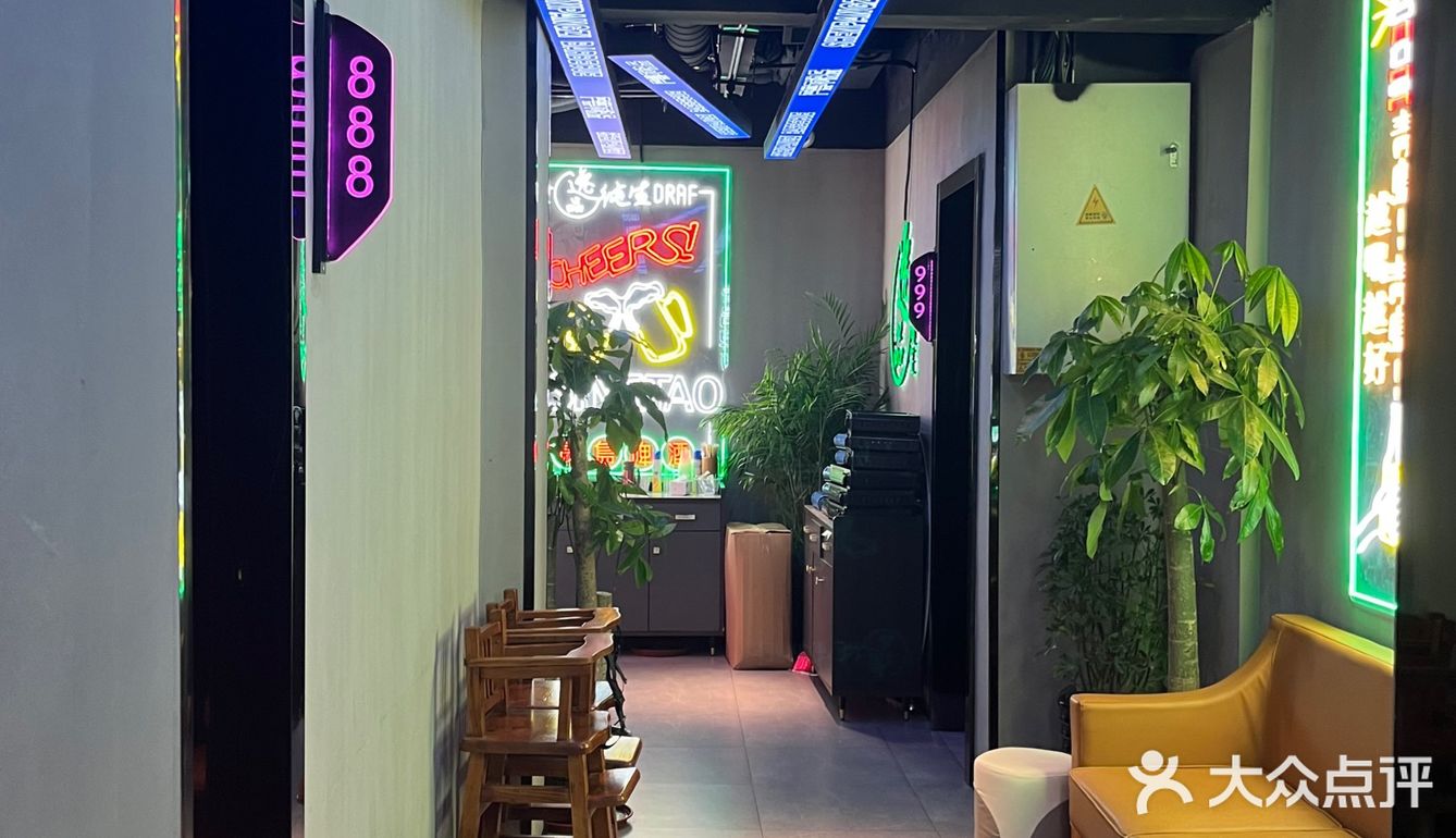 上海饭店这么卷吗？饭店竟然可以唱歌🎤！