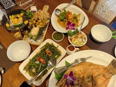 -Chom Cafe and Restaurant