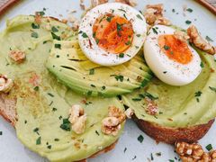牛油果煮蛋吐司-RAC BAR(安福路店)