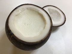 -志龙皇冠吃货椰子铺