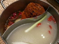 -小天鹅火锅·一线江景洪鼎旗舰店(洪崖洞店)
