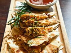 -Chom Cafe and Restaurant