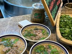 -云阿蛮云南生烫牛肉米线(奉贤路店)