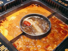 -老牌坊云南鱼豆花火锅(哈西万达店)
