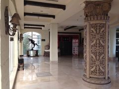 二号楼门口-月亮河温泉度假酒店