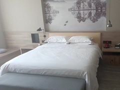 -武汉武昌站街道口华美达安可酒店