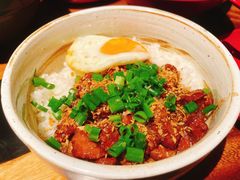 超级足料卤肉饭-面上有光