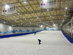-乔波室内滑雪场