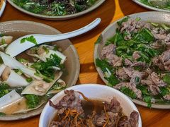 -大众跷脚牛肉馆·非遗传承单位(峨眉山店)