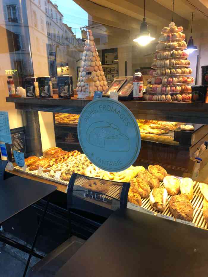 paul bakery-"面包精女孩在巴黎的乐趣就是刷面包店,早上.