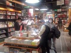 -西西弗书店&矢量咖啡(凯德晶萃广场店)