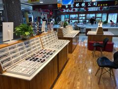 -MiRi眼镜连锁·蔡司·尼康控优点合作店(莘庄店)