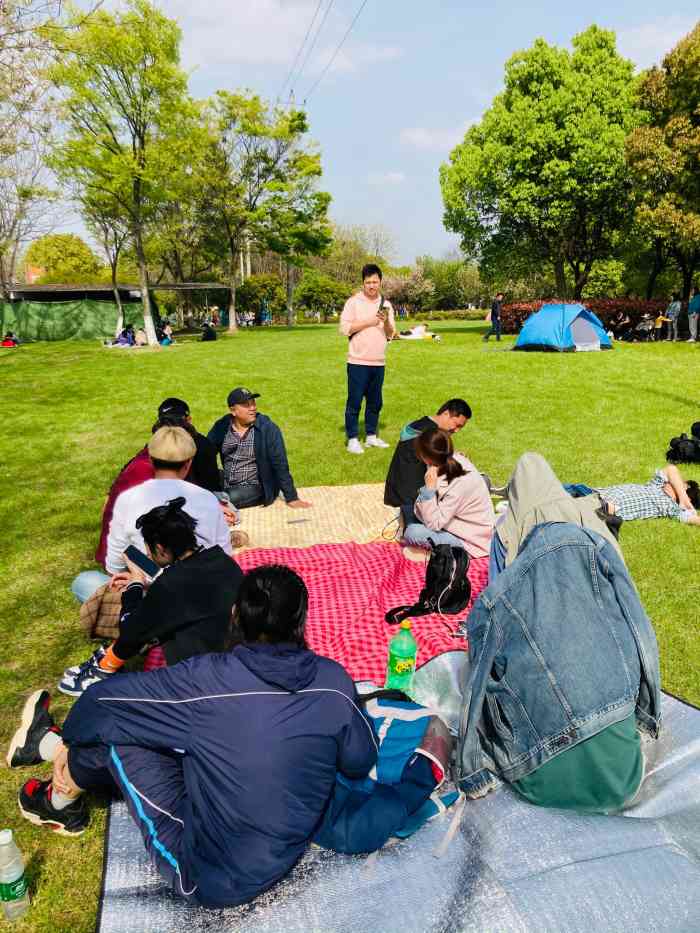 贡湖湾烧烤乐园-"前一天说好了五六个人去烧烤,结果到第二天.