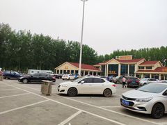 -窦店服务区-停车场