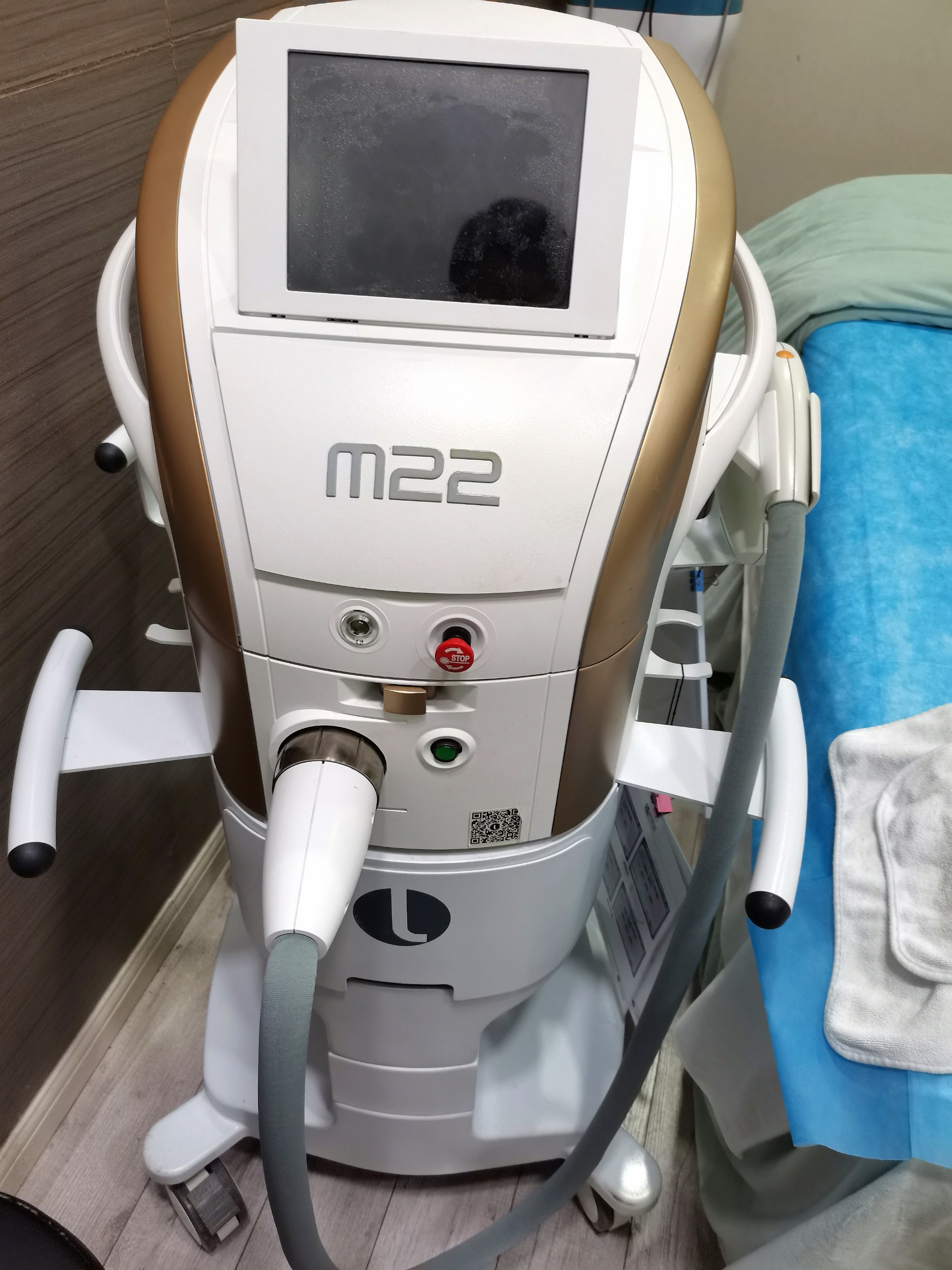 年底做一个玻尿酸[爱心]美美地回家!