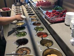 自助调料区-海底捞火锅鲜切牛肉主题店(长寿路店)