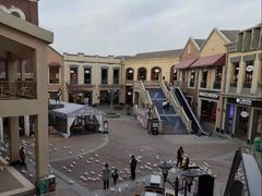 -王府井奥莱临潼小镇(临潼店)