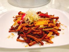 茶树菇炒烧肉-安蒂娅.悦景轩中餐厅(西乡店)