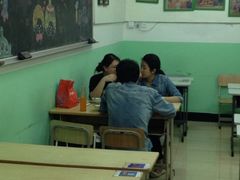 大堂-做了不起的80后