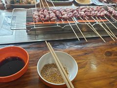 -哈尔滨小酒馆·鲜肉现穿自助烧烤(康新花园店)